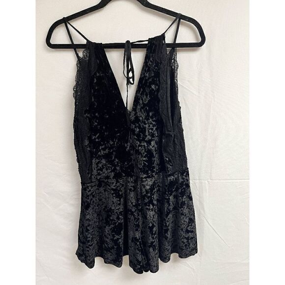Express one eleven Womens Spaghetti Strap Deep V neck Velvet Top Black Lace Romp - Picture 9 of 10